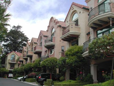 picture of a townhouse complex